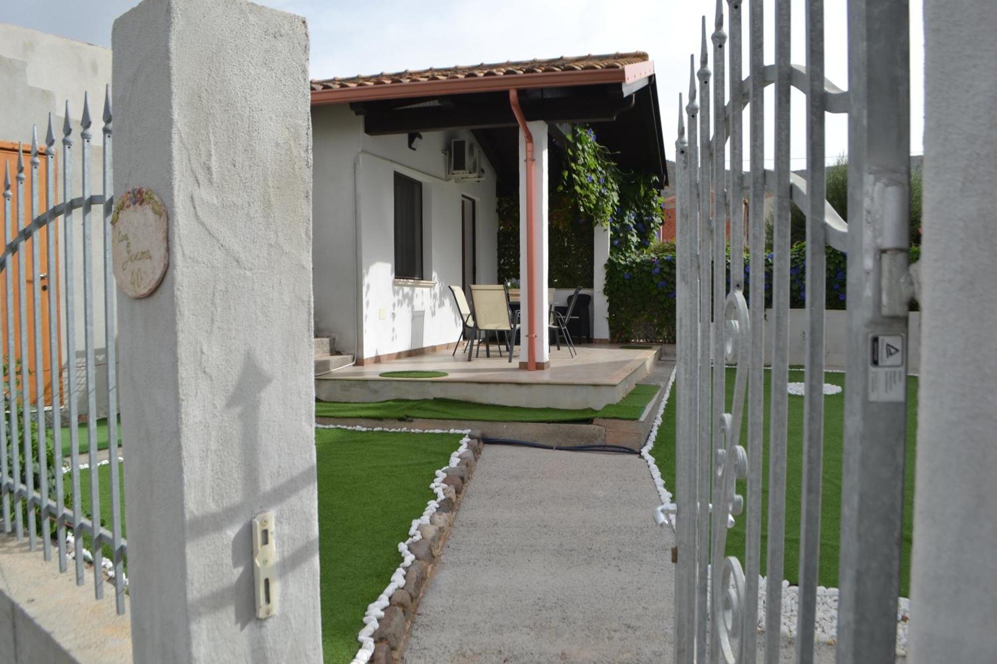 Casa Giovanna San Giovanni Suèrgiu Buitenkant foto
